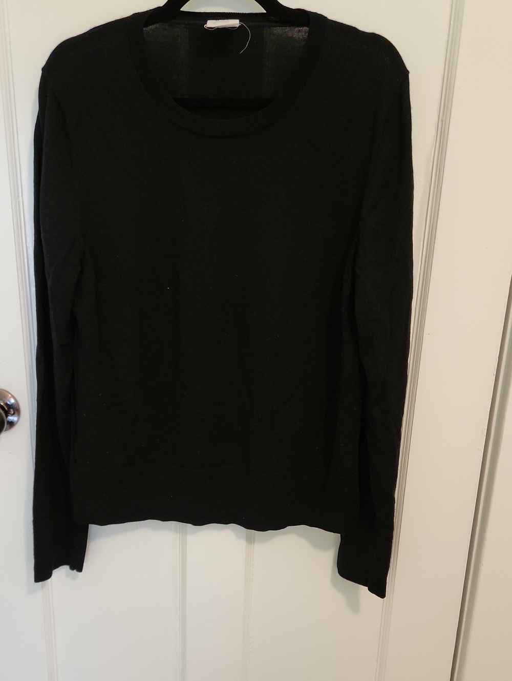 GAP Black Crew Sweater - Classic Scoop Neck